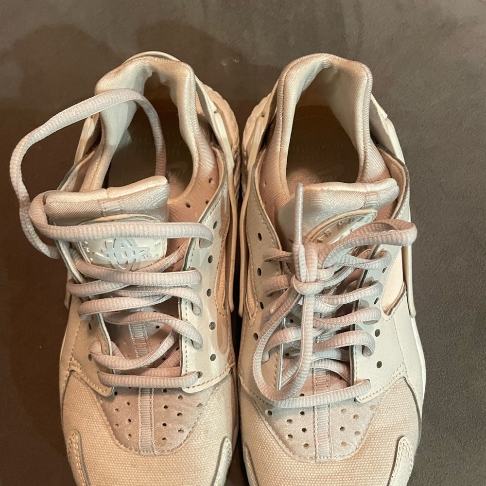 Nike - Picture 2 of 6